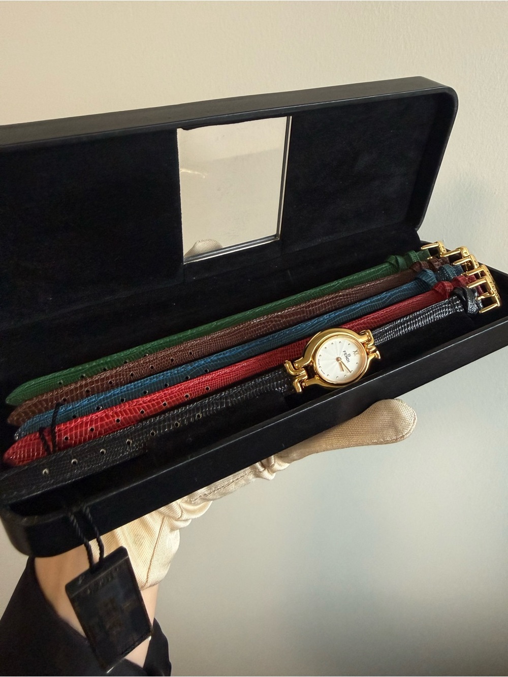 Vintage Fendi watch with 5 straps and original box - excellent condition